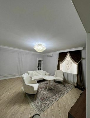 Сдается в аренду Шикарная квартира 3/4/4. Высокопотолочка. Евроремонт
