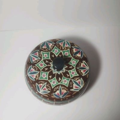 haqiqiy qoʻl mehnat zargarlik buyumlari uchun quti