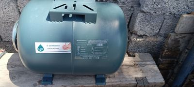 Продам расширительный бак для холодной воды на 50 литров.
