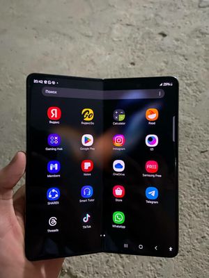 samsung galaxy z fold 4 sotiladi 800$ kami bor