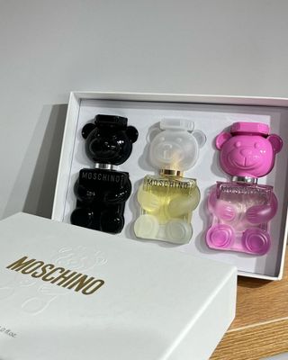 Moschino atiri