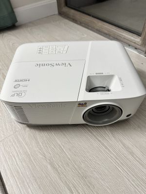 Viewsonic proyektor sotiladi. Проектор