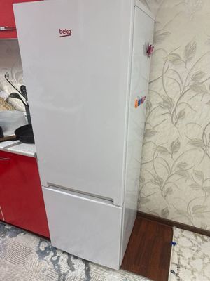Холодилник Beko в идеальном состоянии