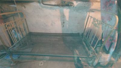 Кровать железный сетчатый