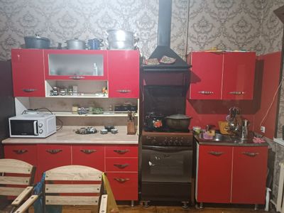 Продаётся кухиний мебель и двухспалка с гарнитуром