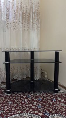 Продается столик под телевизор