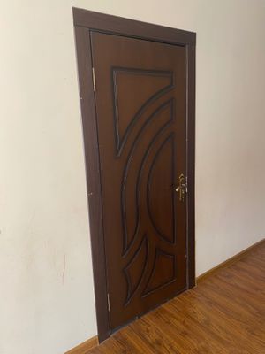 Eshik sotuladi BU 4ta Komplekt