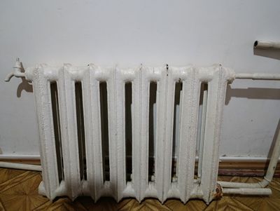 Продам чугунные батареи б/у