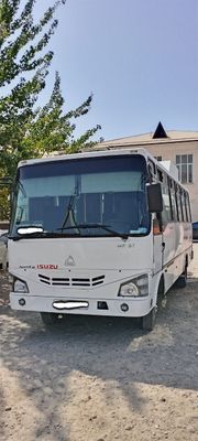 Avtobus Isuzu np37