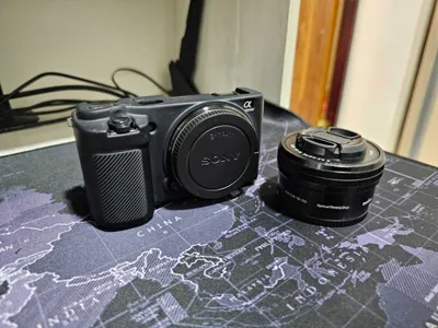 Продаю Sony ZV-E10 с китовым объективом