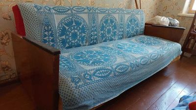 Продаётся Диван (Россия)