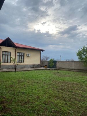 Zudlik bilan hovli uy sotiladi