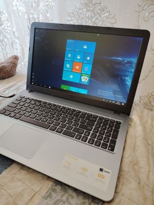 ASUS VivoBook kompyuter