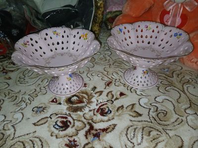 Срочно продаётся вазы фарфоровые