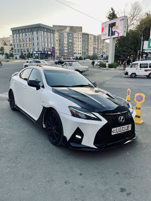 Lexus IS 300 | Black & White