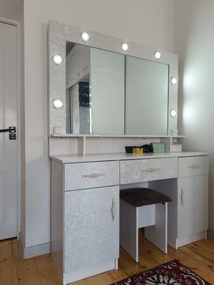 Mebeller shkaf,trumo,ugalik, kuxinniy ugalok divan glemler satiladi