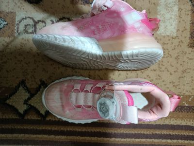 Продаются кросовки , в хорошем состоянии