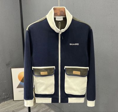 Balenciaga xamma razmerdan bor