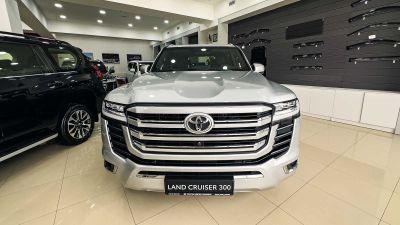 Toyota Land Cruiser 300 Luxury