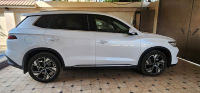 Продаётся BYD song PRO жемчужно белого цвета2025 г.в. в отличном состо