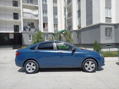 Lada Vesta 1,6 srochnaga sotiladi