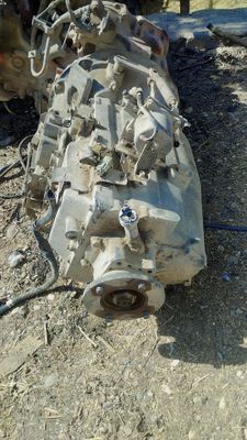 Isuzu karobka sotiladi