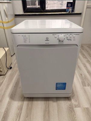 Посудомоечная машинка Indesit