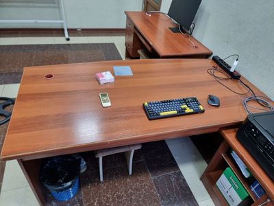 Taxtadan qilingan ish stollari