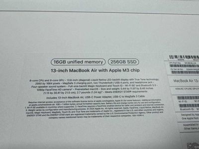 Macbook Air 13 2024 M3 16Gb RAM 256 SSD