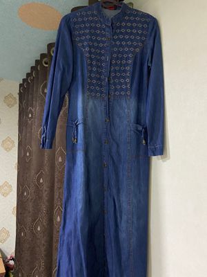Длинное джинсовое платье