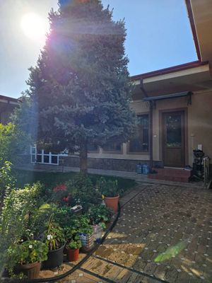 ПРОДАЕТСЯ УЧАСТОК на Улмаса Умарбекова ор-р: рест. Караван 5 соток