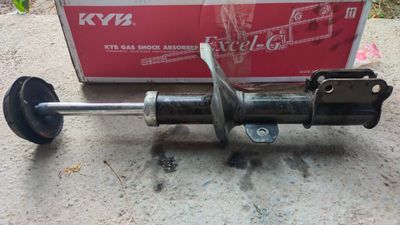 Продам Амортизатор Kyb ( каяба) правый 1тыс пробег . Lacetti 1.8