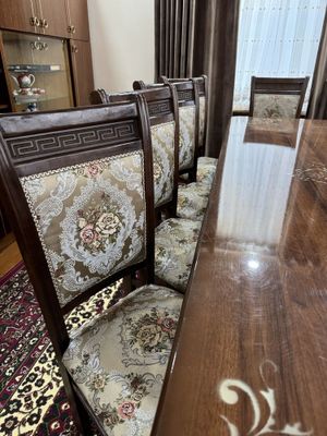 Стол и стулья на 12 персон