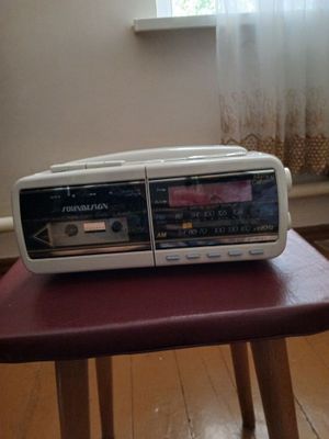 4 в 1 Радио,касета,телефон,часы