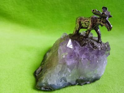 Композиция "Лось" с натуральной друзой аметиста. 5 х 5,2 см.