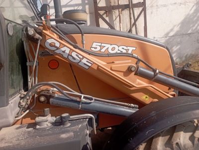 Экскаватор погрузчик сотилади CASE 570