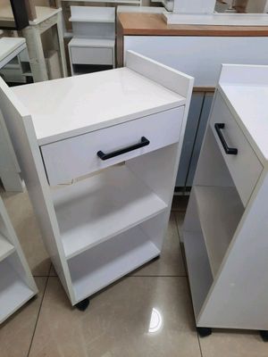 Тумбочка помощница на роликах для салона красоты