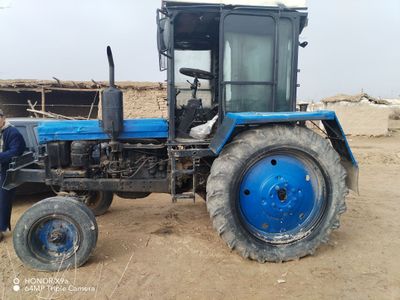 Traktor hamma joyi addushi yurib turgan traktor rullari gidravlika