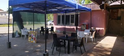 Продаю столы, стулья и зонтики