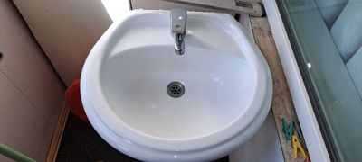 Раковина с сместителем