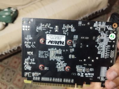 Продается видеокарта GTX750 ti 4 gb в отличном состояние