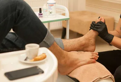 Мужской Маникюр-педикюр