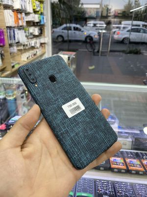 Samsung a20s.