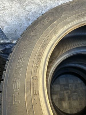 Nokian TYRES Зимние баллоны в отличном состоянии размеры 275/60R20