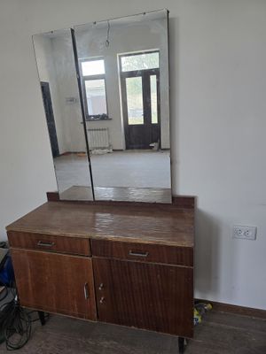 Продаётся трюмо и 2 кроват