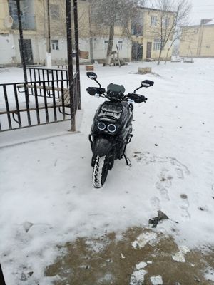 Бензиновый скутер танк