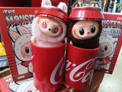 Coca cola labubu oyinchoq