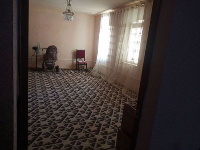 Hovli sotiladi 4 xonadan iborat qishki yozgi tomorqasi bor suv gaz