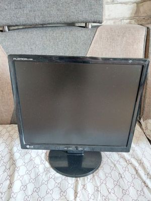 Монитор LG Flatron 17 дуюмовый