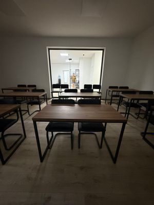 Офисная мебель столы стулья
